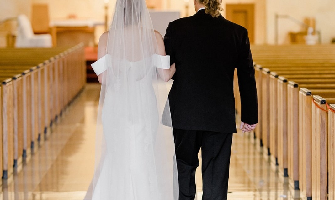 Ile trwa ślub kościelny?