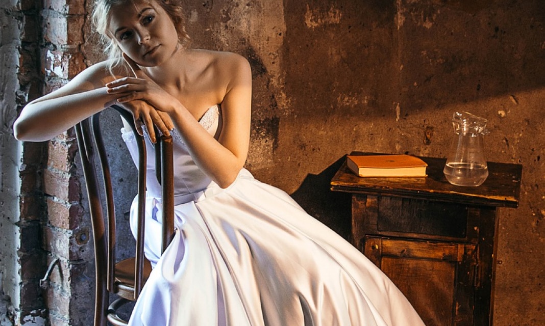 Sukienki glamour na wesele – Jaką wybrać?